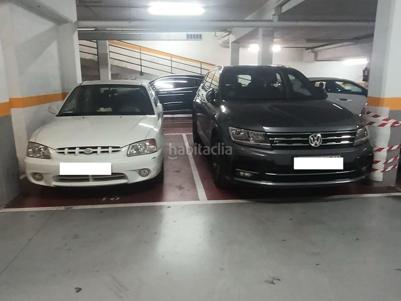 Foto fa476017-cf7b-4ca1-a7c9-f4feebceaaa5. Aparcament cotxe a Centre Mollet del Vallès