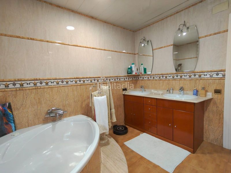 Foto fc19438b-47ff-46d8-9146-a5000796a59c. Casa adossada amb aparcament a Polinyà