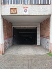 Parking coche en Can Pantiquet. Parking para cohce grande