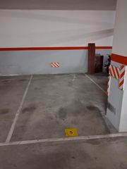 Lloguer Aparcament cotxe a Col·legis Nous. Magnifica plaza en el centro