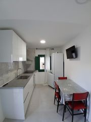 Rent Flat in Col·legis Nous. Vivienda temporal o estudiantes del ispc, a 15 minutos andando