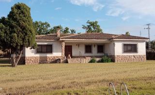 Landgut in N-502a 2. Finca de 1 ha con chalet de 200 m2 y piscina