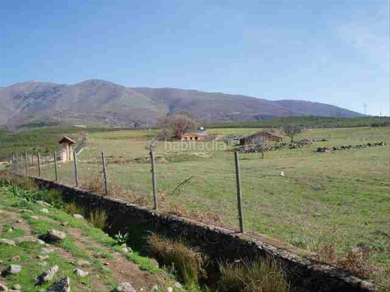 Foto 21b684dd-3a8f-4d75-8452-e4217d596627. Finca rústica finca con casas, agua y luz en Candeleda