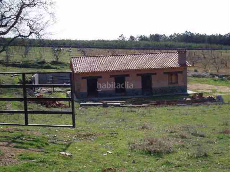 Foto 3d1f660a-f061-48af-bbd0-38b722f66e1e. Finca rústica finca con casas, agua y luz en Candeleda