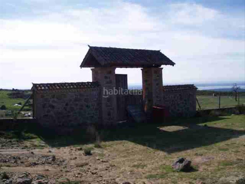 Foto 40cacca9-fcf0-44ff-a43f-24a5982004af. Finca rústica finca con casas, agua y luz en Candeleda