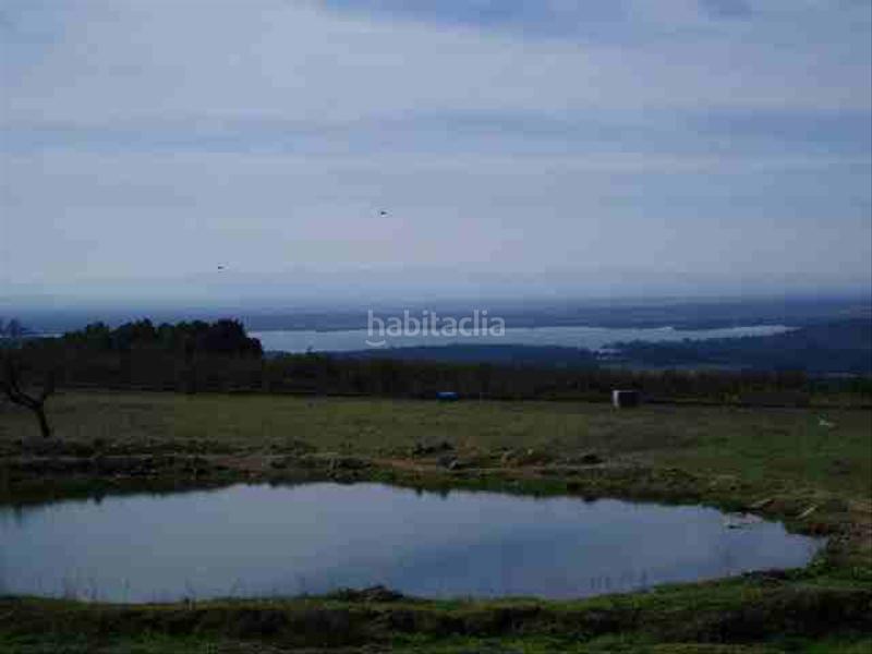 Foto 874a9075-38a2-43b2-90de-581d082162f0. Finca rústica finca con casas, agua y luz en Candeleda