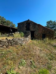 Terreno residenziale in Candeleda. Finca con licencia para 6 apartamentos rurales