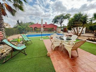 Chalet en Hacienda del lamo Golf. Casa  independiente en urb.hacienda del lamolamo golf