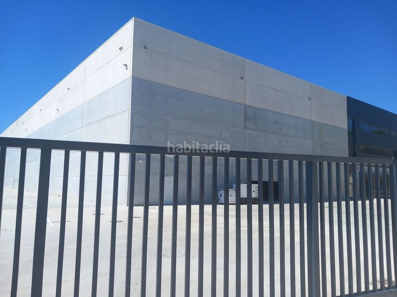 Foto e944b5b4-4944-4b46-b901-d3cd0455b0a4. Industrial building in Sant Esteve Sesrovires