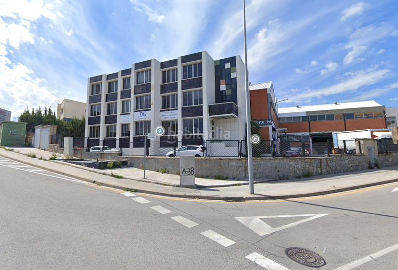 Foto e3596ddd-a80b-48a3-a185-55dd0bb57216. Oficina edificio de oficinas en venta en luxemburgo en Rubí