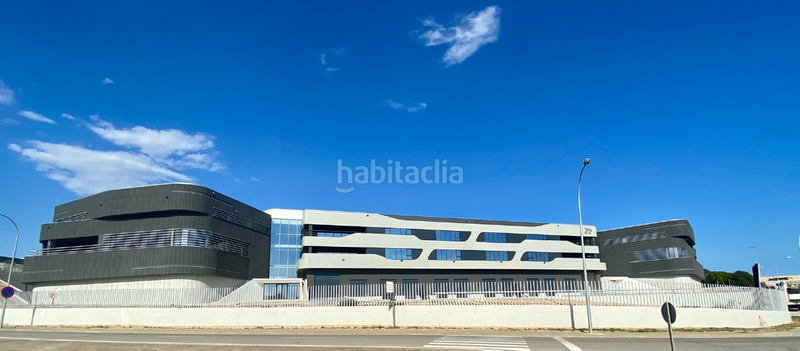 Foto aec43460-d6ec-446d-9f34-f720cc993618. Rent industrial building in Zona Industrial Barberà del Vallès