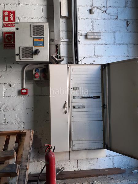 Foto f6de5855-2128-4b53-93dd-2a0ead673777. Rent industrial building in Centre Hospitalet de Llobregat (L´)