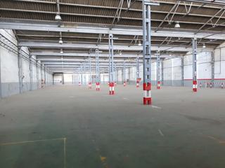 Lloguer Nau industrial a Almeda - El Corte Inglés. Nave aislada tipo c. entrada por 2 calles con puertas tir. zona