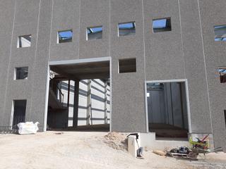 Miete Fabrikhalle in Can Vinyals. Nave de obra nueva. 780m2 de nave a estrenar. dispone de muelle