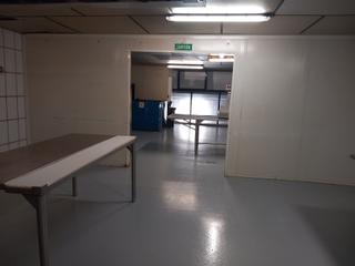 Nau industrial a Sud-Zona Industrial. Nave con suministros