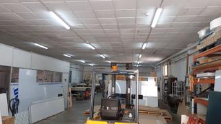 Lloguer Nau industrial a Centre. Nave esquinera de 345m2. lista para entrar.