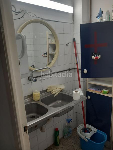 Foto a594de03-46d7-4c65-9216-9edb2e98dd66. Local comercial  en zona de Collblanc en Hospitalet de Llobregat (L´)