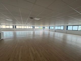 Rent Building in Sant Cosme-La Granja. Edificio alto standing esquinero junto al aeropuerto