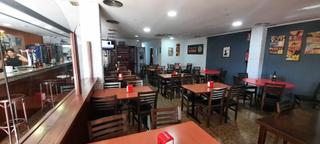 Alquiler Nave industrial en Sant Andreu de la Barca. Bar  restaurant en alquiler con traspaso frente a la misma carre