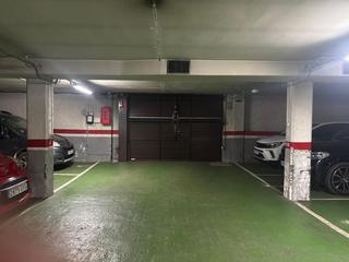 Miete Autoparkplatz in Maragall 333. Alquiler garaje paseo maragall