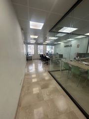 Location Bureau à La Nova Esquerra de l´Eixample. Oficina en alquiler calle entenza.