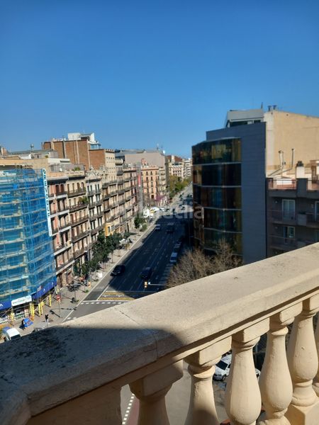 Foto a118f81e-8986-48f5-91bc-7e84d1786c54. Ático amplio piso en eixemple zona de muntaner aragón en Barcelona