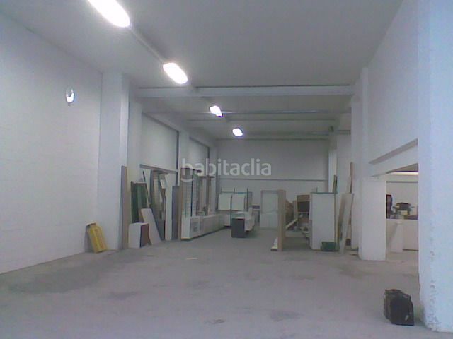 Foto f6528775-fda4-4e6c-8b1d-8f45de41b238. Nau industrial a Fontsanta-Fatjó Cornellà de Llobregat