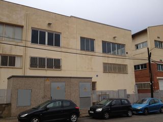 Miete Fabrikhalle in Les Planes. Nave tipo c 3.400m2 en dos plantas. oportunidad!. patio perimetr