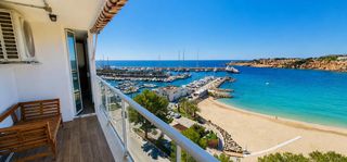 Appartement à El Toro. Exclusivo piso reformado con vistas panorámicas al mar y port ad