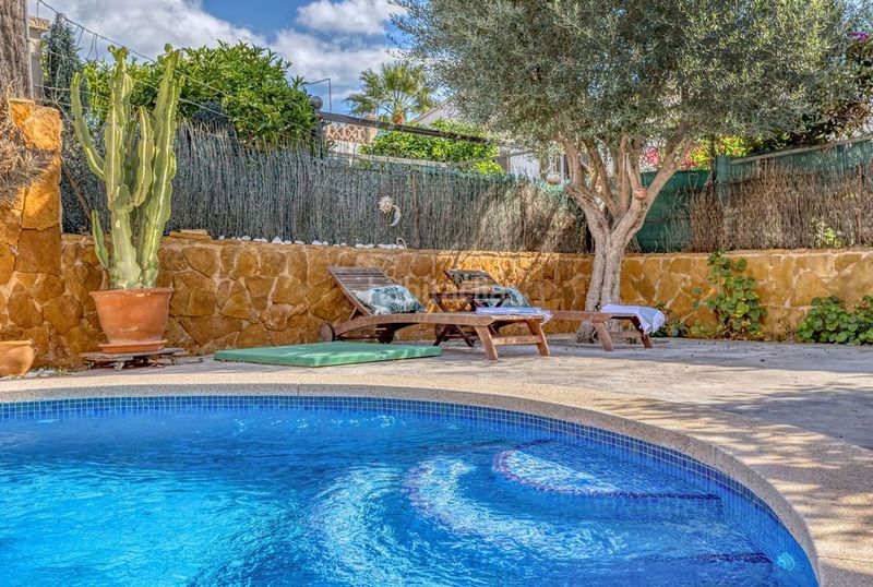 Foto 16d0bc0b-6aa4-4ffd-a09b-3ebfa751bda8. Xalet amb piscina a Son Ferrer Calvià