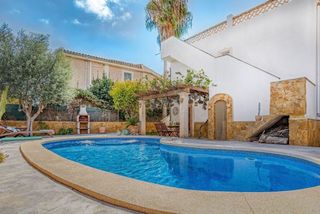 Xalet a Son Ferrer. En son ferrer chalet con piscina, terraza y posibilidad de dos v
