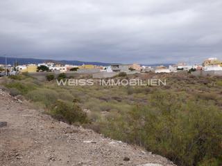 Terreny residencial en San Isidro. Fascinante potencial de construccin  amplia parcela edificable