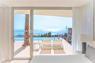 Maison à Playa de San Juan. Amplia terraza, piscina y vistas hasta la gomera  elegante villa