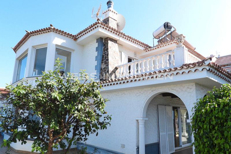 Foto a3ebf52c-d38c-430a-8edf-599c78101969. Casa ubicación privilegiada en la orotava villa de bonito diseño con vistas al mar y al teide en Orotava (La)