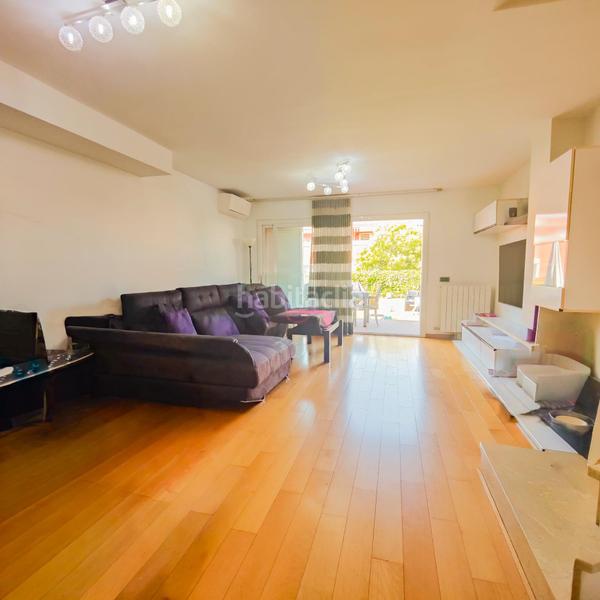 Foto 0e2051fc-276d-4df2-887c-3ecaa2e9d25b. Casa adosada preciosa casa adosada, luminosa y en excelente estado! en Cerdanyola del Vallès