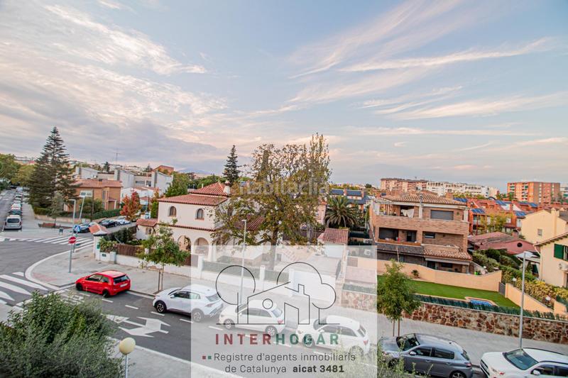 Foto 519bb2a9-866d-4ff1-88e7-6c8487cf487c. Dúplex espectacular dúplex con buhardilla muy luminoso con terraza. piscina con zona deportiva e infantil. en Cerdanyola del Vallès