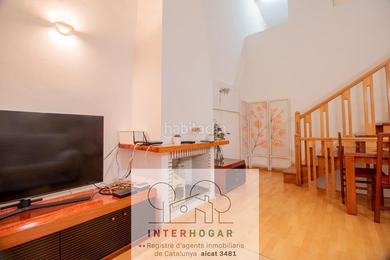 Foto 98b7c6c1-cfb4-4877-b251-59882e07e8a4. Dúplex espectacular dúplex con buhardilla muy luminoso con terraza. piscina con zona deportiva e infantil. en Cerdanyola del Vallès