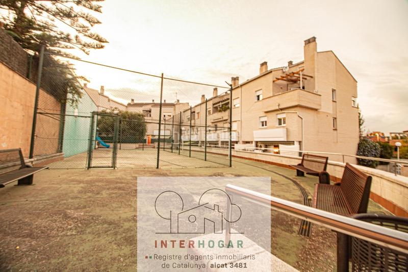 Foto de4f2a00-859c-4b95-a247-096f938d89a0. Dúplex espectacular dúplex con buhardilla muy luminoso con terraza. piscina con zona deportiva e infantil. en Cerdanyola del Vallès