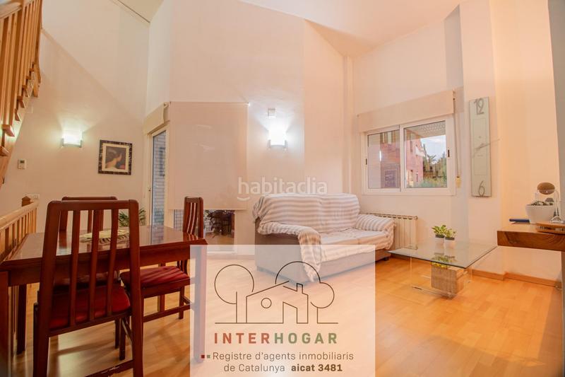 Foto eb1c4931-9ffa-4168-be8a-d88c6cc9811c. Dúplex espectacular dúplex con buhardilla muy luminoso con terraza. piscina con zona deportiva e infantil. en Cerdanyola del Vallès