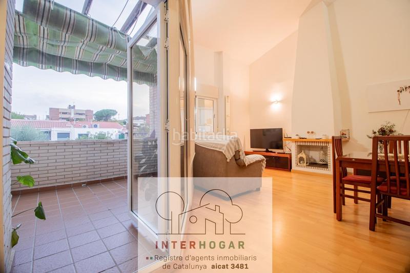 Foto f616cfa4-be3f-457a-880e-3a4ebc0a77c6. Dúplex espectacular dúplex con buhardilla muy luminoso con terraza. piscina con zona deportiva e infantil. en Cerdanyola del Vallès