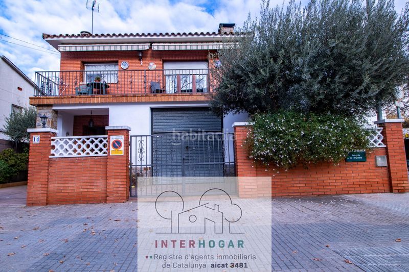Foto 24a01b54-dfcd-4f5e-8d18-2a93d5a53847. Casa  sola a cuatro vientos en Serraparera zona centro cívico en Cerdanyola del Vallès