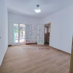 Affitto Casa in Casc Antic. Casa en alquiler con 3 habitaciones y jardín privado