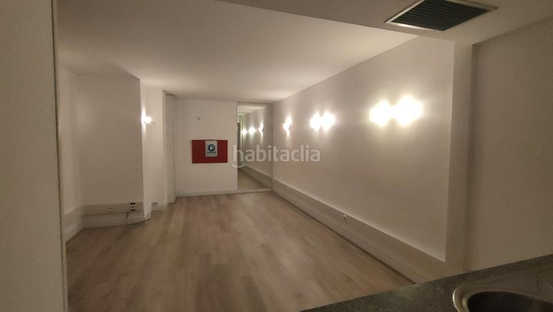 Foto 35f2b73f-cd32-49bf-bcd8-baa761156a18. Rent business premise in carrer de nicaragua 48 in Barcelona