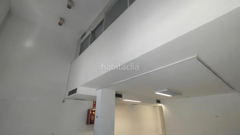 Foto 68a3f75f-ca3c-43d3-95b9-0968ad7fd42a. Rent business premise in carrer de nicaragua 48 in Barcelona