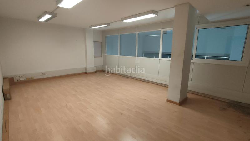 Foto b4b618db-f588-4359-bcc0-99f4a5c7dae8. Rent business premise in carrer de nicaragua 48 in Barcelona