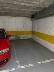 Lloguer Aparcament cotxe a Carrer de bartrina 42. Plaça de parking per cotxe petit