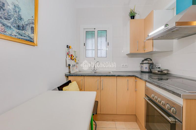 Foto a9ffa415-8ff1-4741-8f23-4b32d46590dd. Estudi a Can Vidalet Esplugues de Llobregat