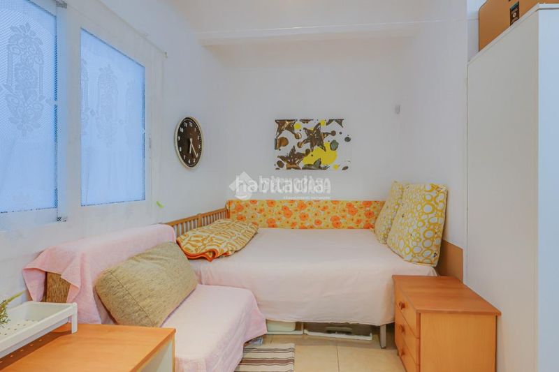 Foto b45ad4f8-cb05-4d5c-bd64-86398c0f5900. Estudi a Can Vidalet Esplugues de Llobregat