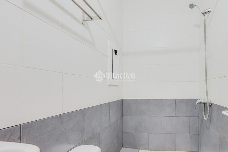 Foto d98f713d-ecb9-4411-b386-cda17b190045. Estudi a Can Vidalet Esplugues de Llobregat