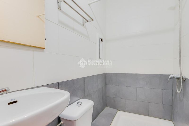 Foto e4d1a605-fef2-409c-9a22-7c34106b26d8. Estudi a Can Vidalet Esplugues de Llobregat